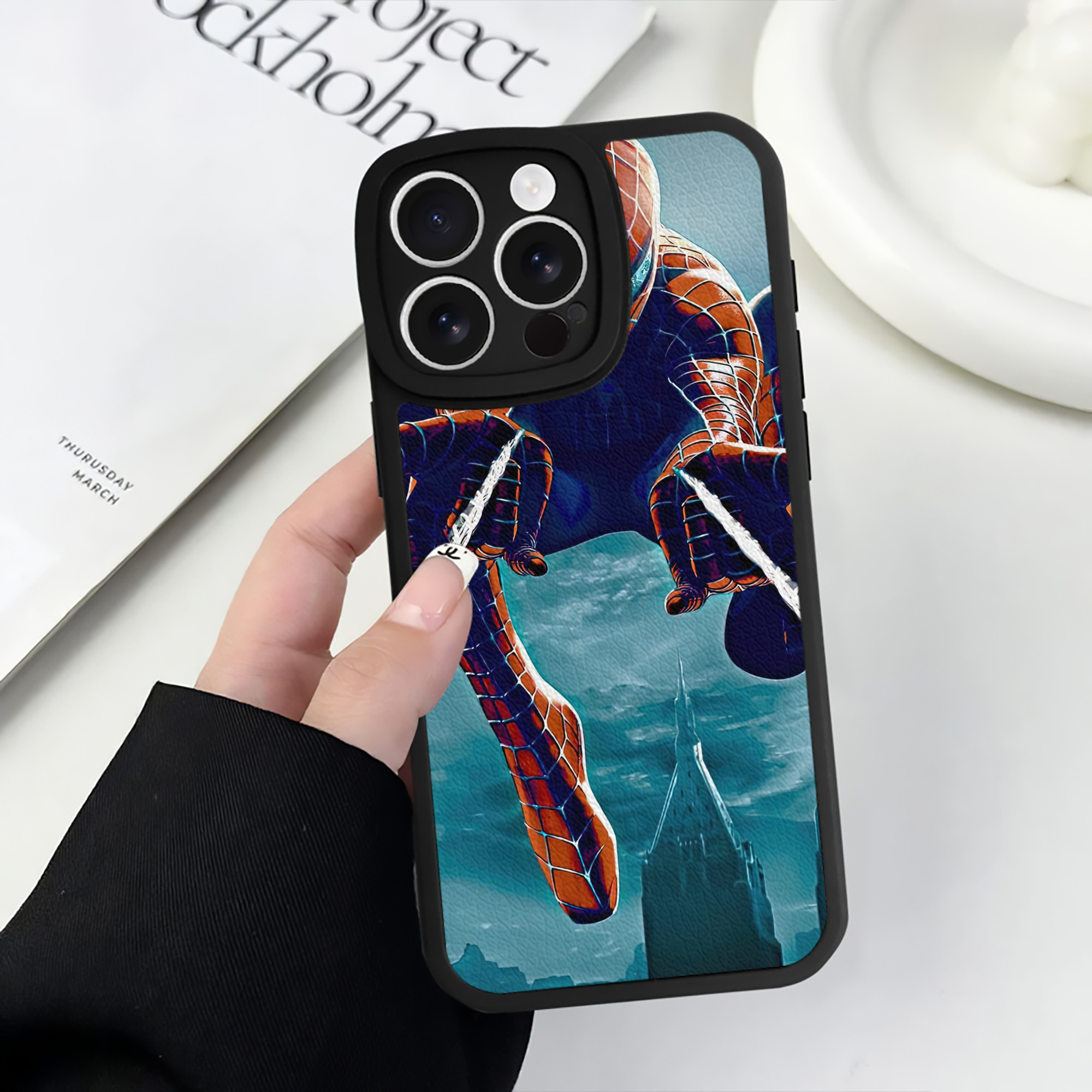 Spider Man スパイダーマン 【iPhone 16シリーズ対応】シリコンスマホケース（レザー調） 材質：シリコン